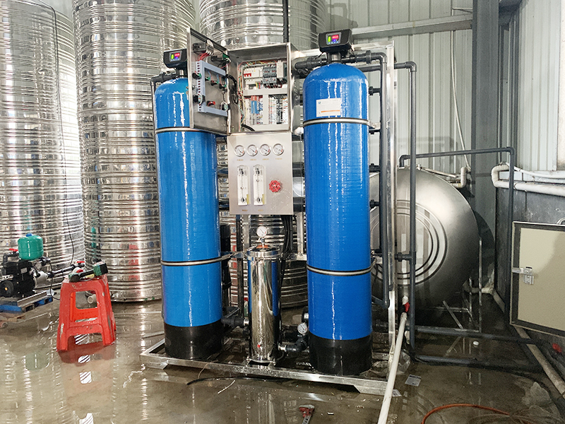 反滲透設(shè)備.jpg 反滲透設(shè)備.jpg