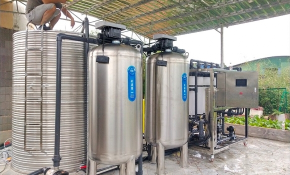 處理量每小時8噸超濾設(shè)備，解決河水渾濁、雜質(zhì)多、色度、氣味、細(xì)菌含量超標(biāo)